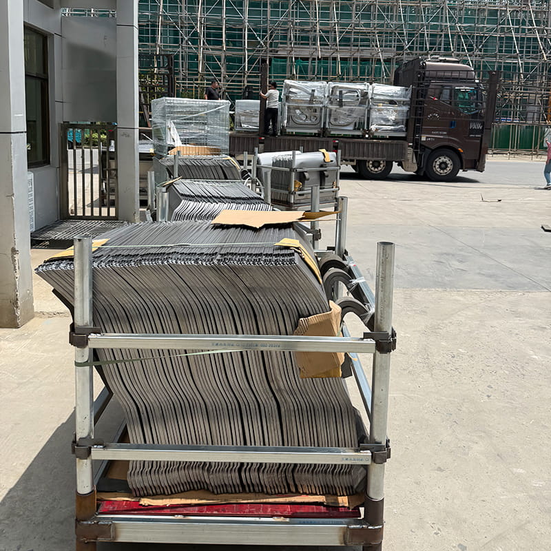 自動車板金部品